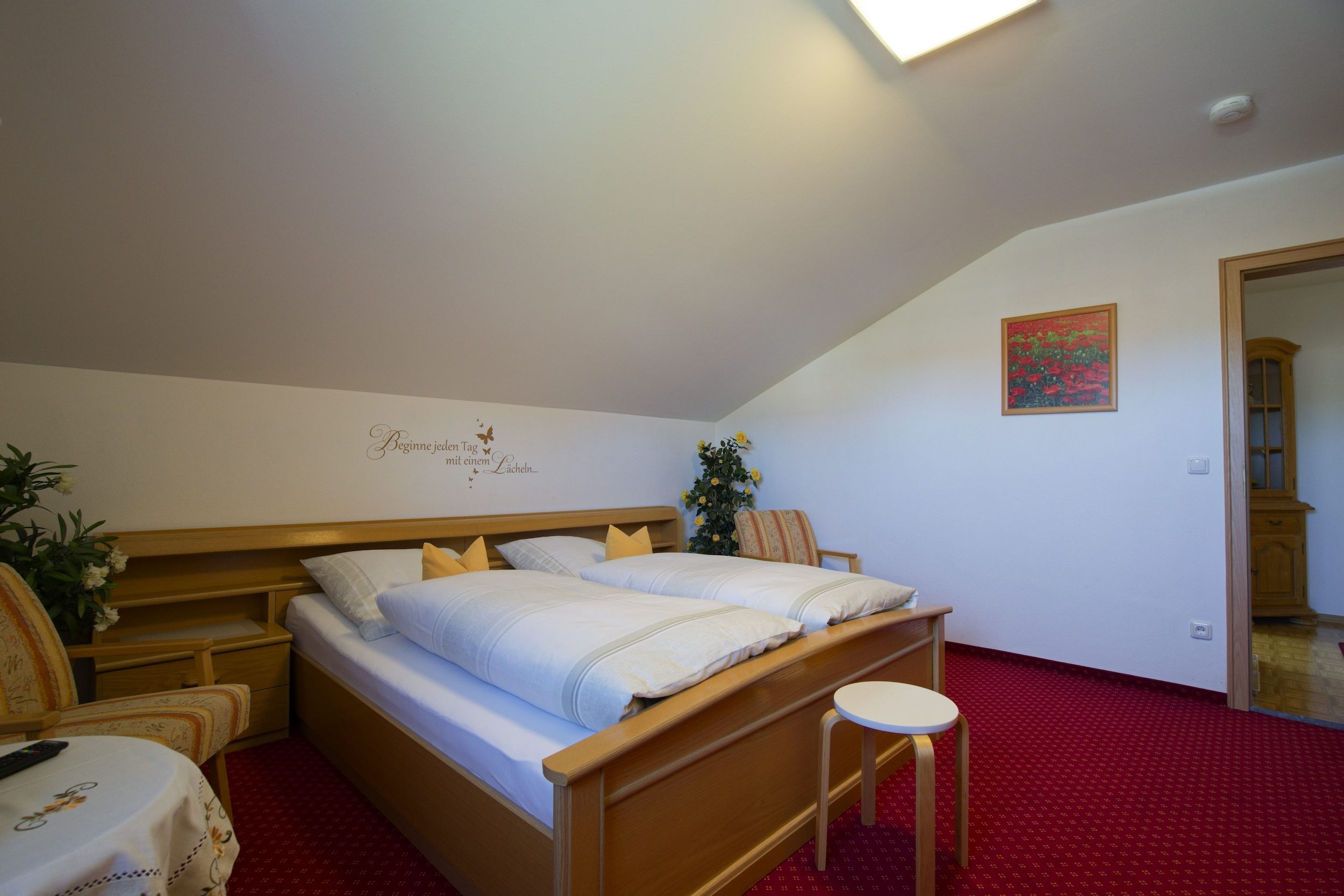 Haus am Kurpark - Ferienwohnung "Alpenblick" Schlafzimmer/Doppelbett
